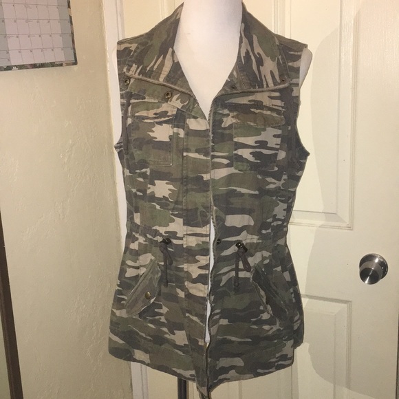 Camo vest. - Picture 2 of 5